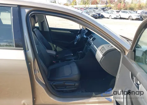 2015 Volkswagen Passat 1.8T Wolfsburg Edition from USA, damaged, VIN 1VWAT7A33FC048688